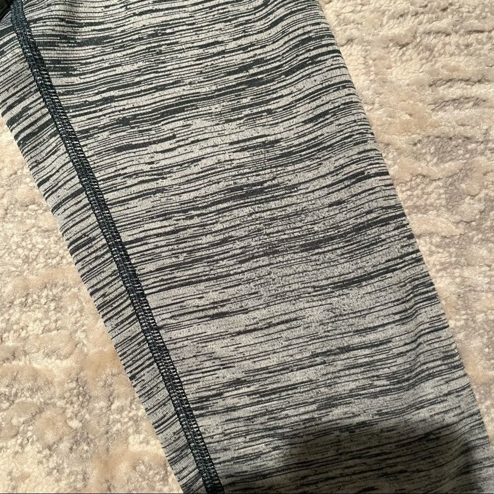 🚨 3 for $25 - AERIE Offline the Hugger High Waisted Ombre Legging - Picture 3 of 8